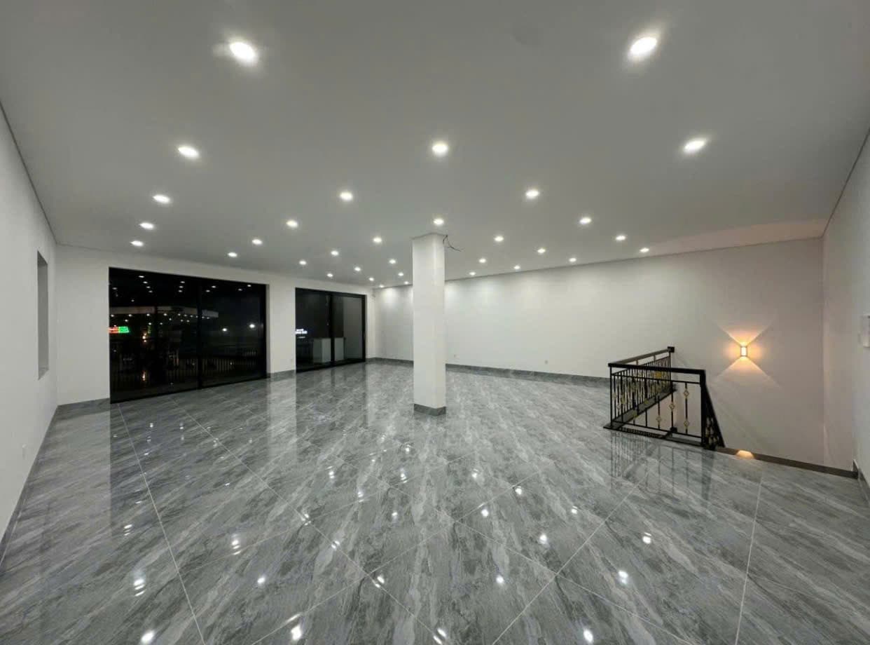 Mặt bằng kinh doanh Tôn Đức Thắng 2 tầng, diện tích 300m2, phù hợp văn phòng và showroom - Ảnh 2