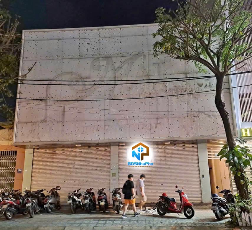 Nhà nguyên căn 3 tầng trống suốt, diện tích 200m2, phù hợp kinh doanh