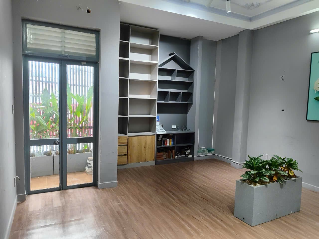 Nhà nguyên căn 3 tầng đường Nguyễn Hữu Thọ