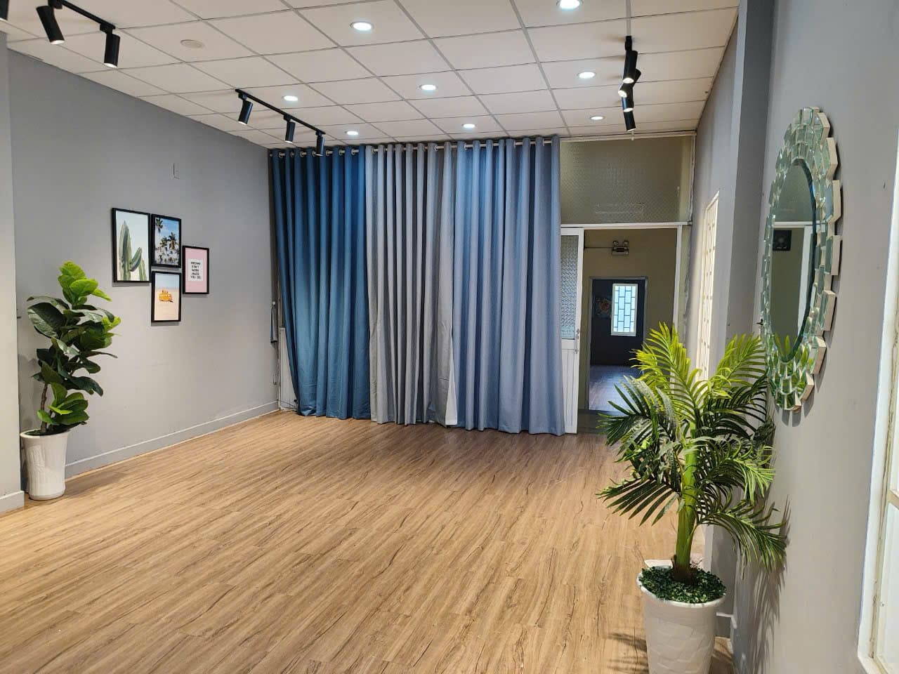 Nhà nguyên căn 3 tầng đường Nguyễn Hữu Thọ - Ảnh 2