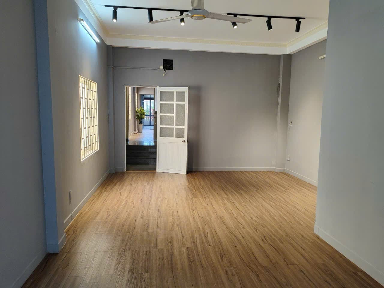 Nhà nguyên căn 3 tầng đường Nguyễn Hữu Thọ - Ảnh 3