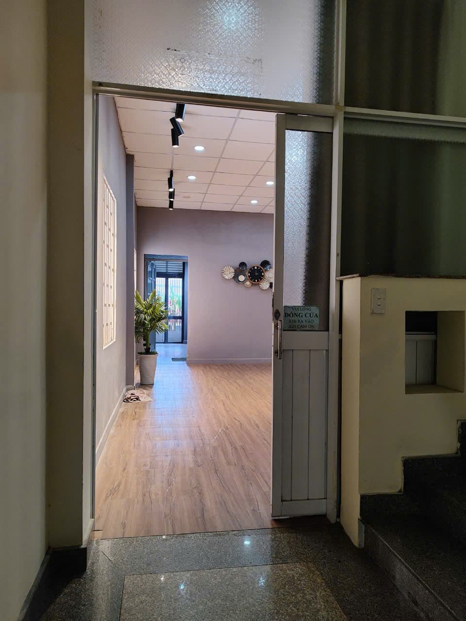 Nhà nguyên căn 3 tầng đường Nguyễn Hữu Thọ - Ảnh 4