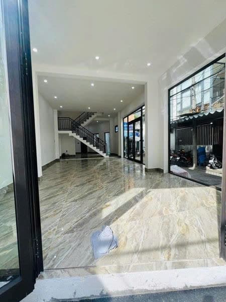 Nhà mặt tiền 2,5 tầng đường Lý Tự Trọng, quận Hải Châu - diện tích 65m2 - phù hợp kinh doanh Salon, spa, vp