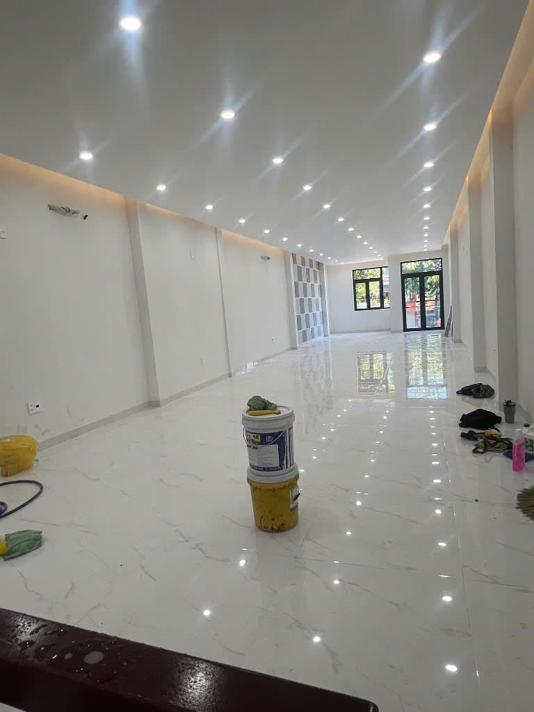 Nhà nguyên căn 3 tầng đường Điện Biên Phủ - diện tích 125m² -  trống suốt phù hợp kinh doanh văn phòng, Showroom