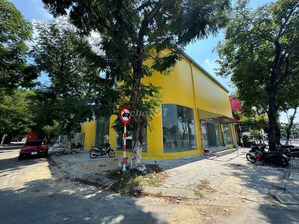 Mặt bằng kinh doanh 315m2 3 mặt tiền tại Nguyễn Hữu Thọ, phù hợp kinh doanh đa ngành