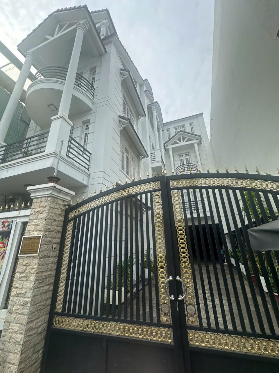 Nhà văn phòng kết hợp kho 4 tầng tại Trần Cao Vân, diện tích lớn, phù hợp nhiều mục đích