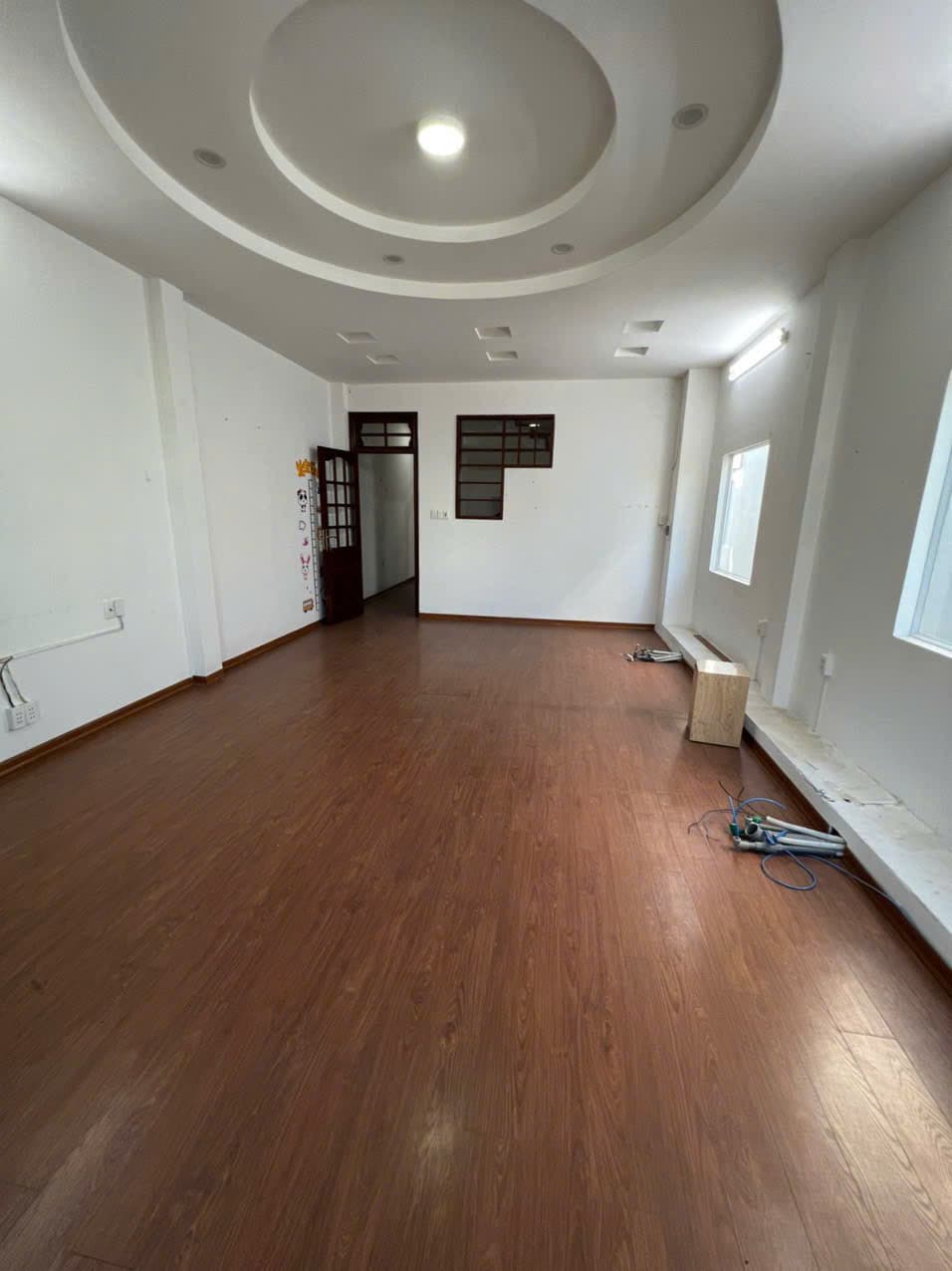 Nhà 4 tầng đường Trần Cao Vân diện tích 110m², phù hợp kinh doanh gần ngã 4 Ông Ích Khiêm - Ảnh 2