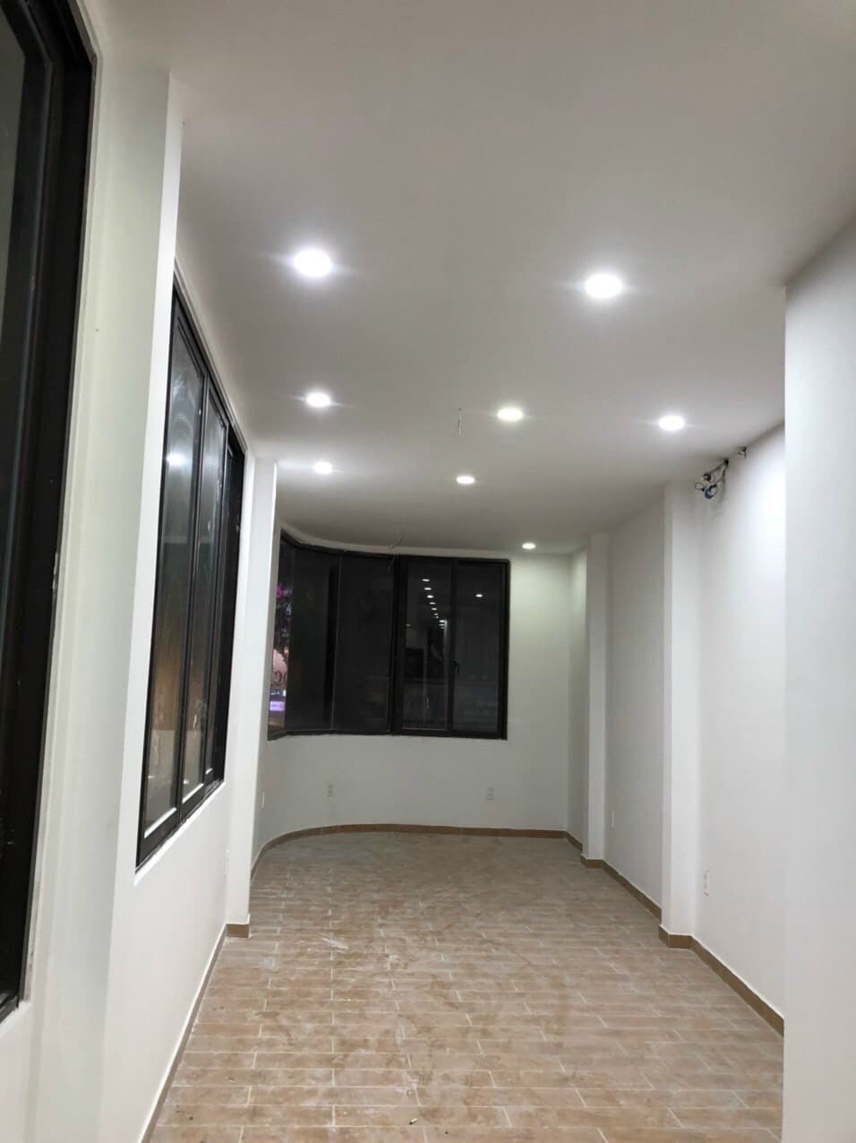 Nhà nguyên căn 3 tầng đường Lê Duẩn, diện tích 106m2, phù hợp ở và kinh doanh - Ảnh 2