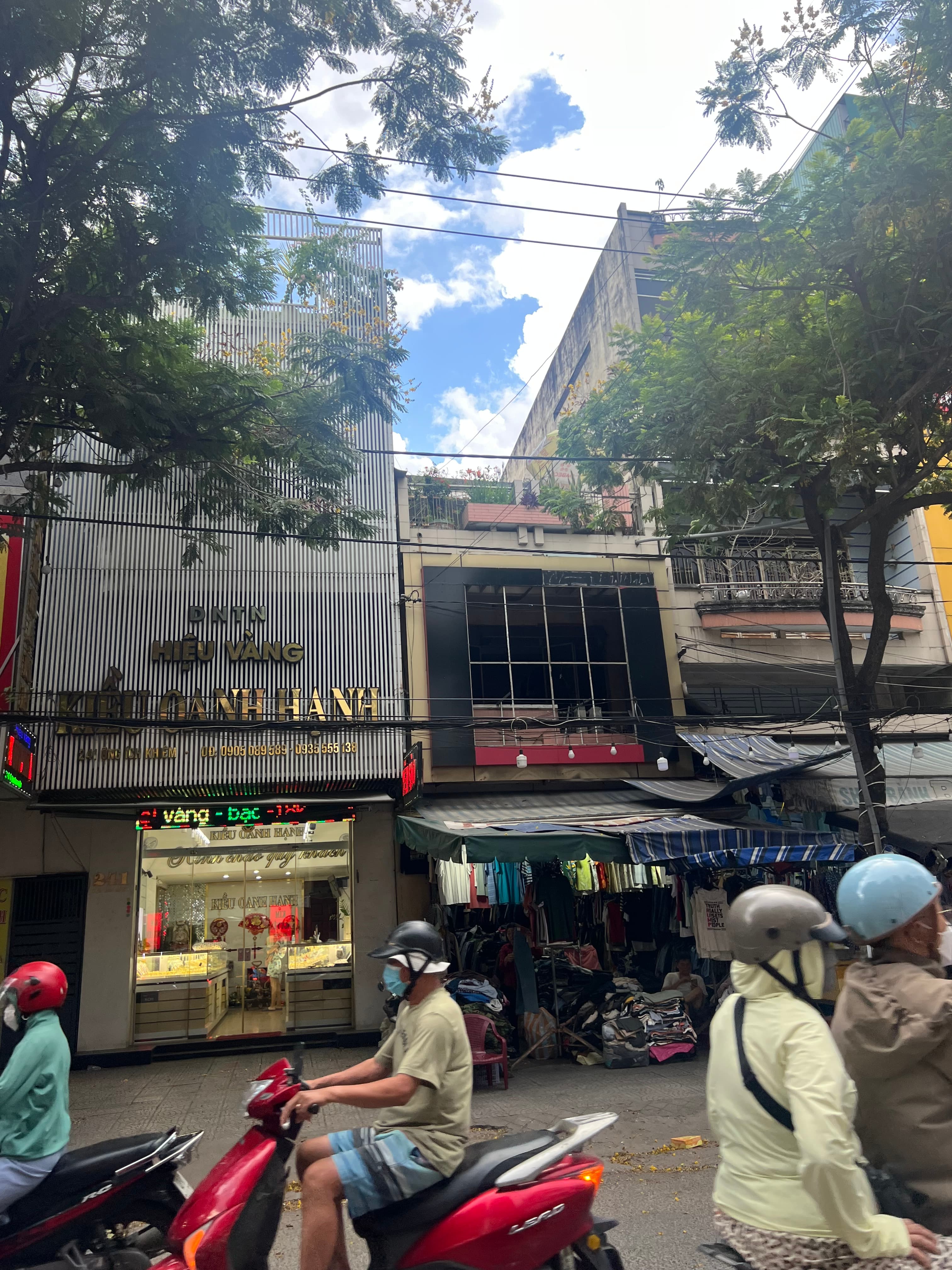 Nhà 2 tầng trống suốt tại Ông Ích Khiêm, diện tích 111.8m², phù hợp kinh doanh