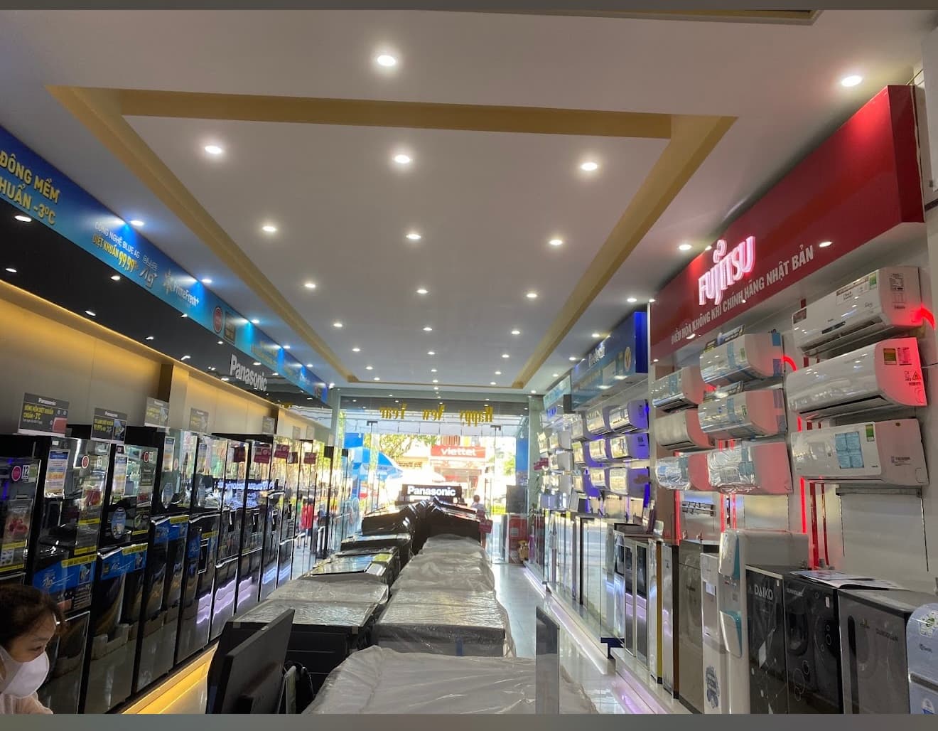 Nhà nguyên căn 3 tầng đường Lê Văn Hiến, diện tích 180m2, trống suốt - Ảnh 2