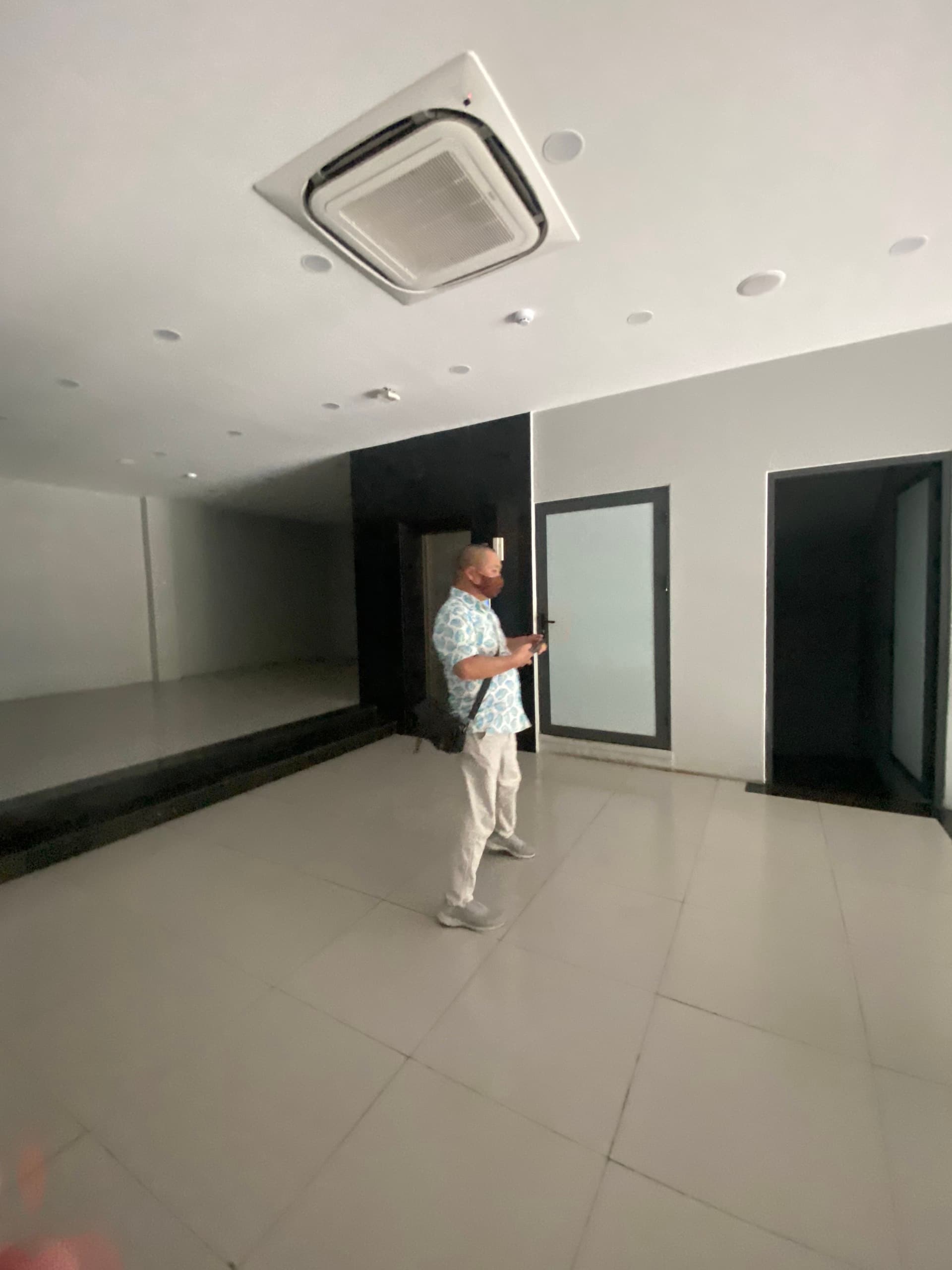 Mặt bằng kinh doanh 9x23m 5 tầng gần Nguyễn Văn Linh, phù hợp thuê dài hạn