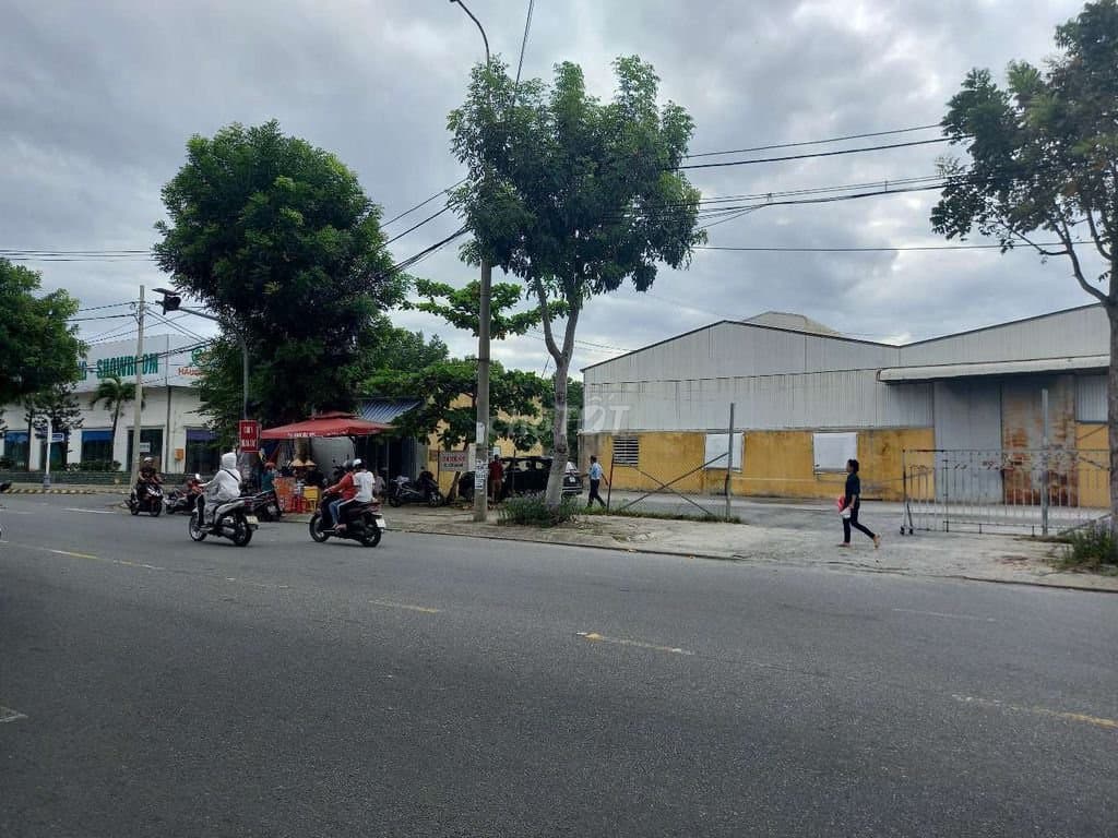 Kho và đất diện tích từ 450 đến 1800m2 tại Phạm Hùng