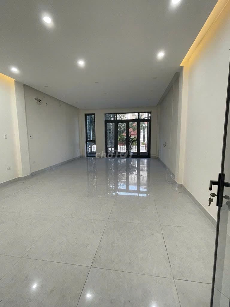 Nhà nguyên căn 3 tầng trống suốt, phù hợp kinh doanh - Ảnh 2