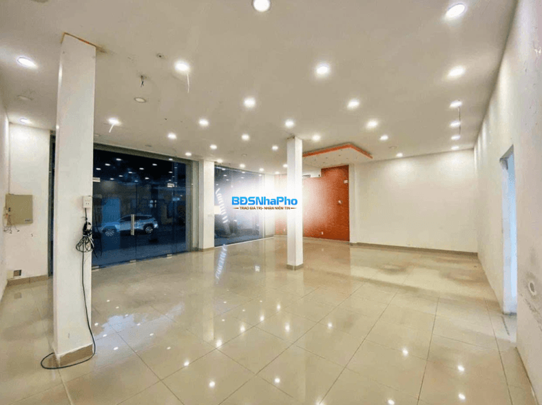 Nhà mặt tiền 2 tầng đường Phan Châu Trinh, diện tích 200m2, phù hợp kinh doanh đa ngành - Ảnh 3
