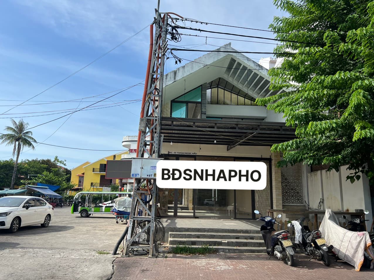 Nhà ở 2 tầng đường Thoại Ngọc Hầu, Hội An, diện tích sử dụng 240m2