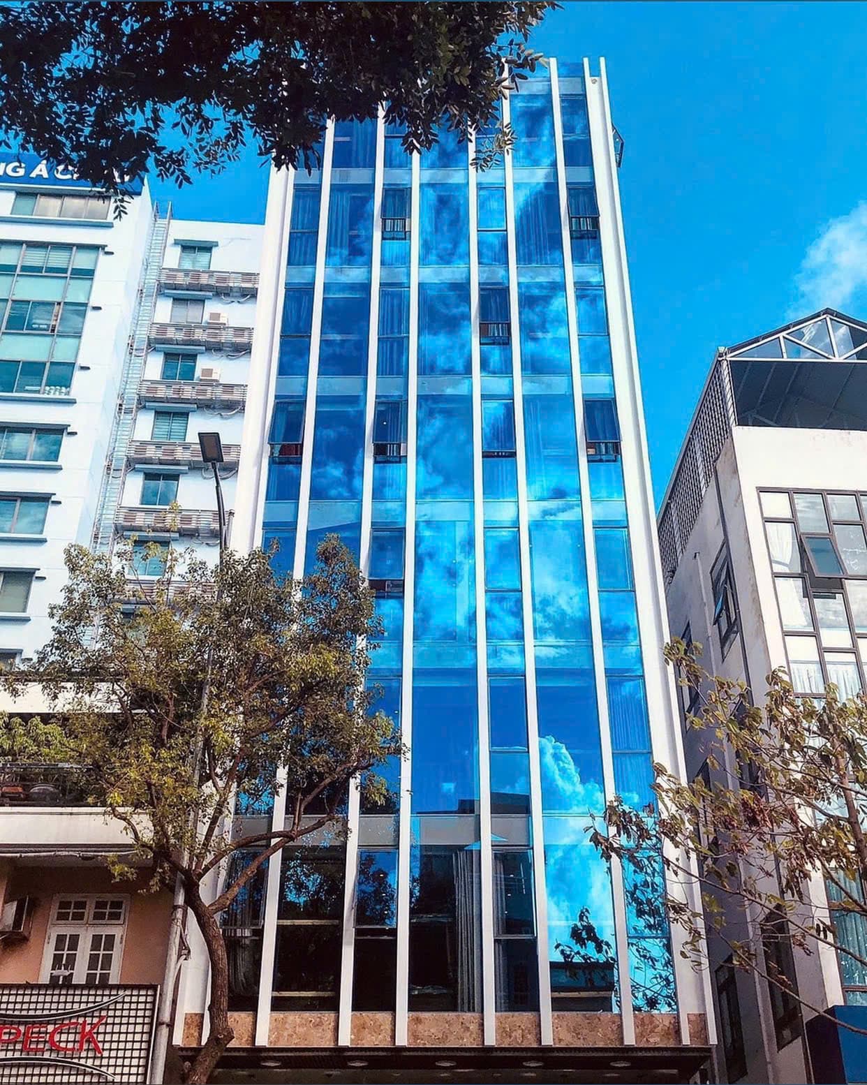 Tòa nhà văn phòng 100m2 tại Trần Phú, quận Hải Châu, có thang máy và hầm để xe