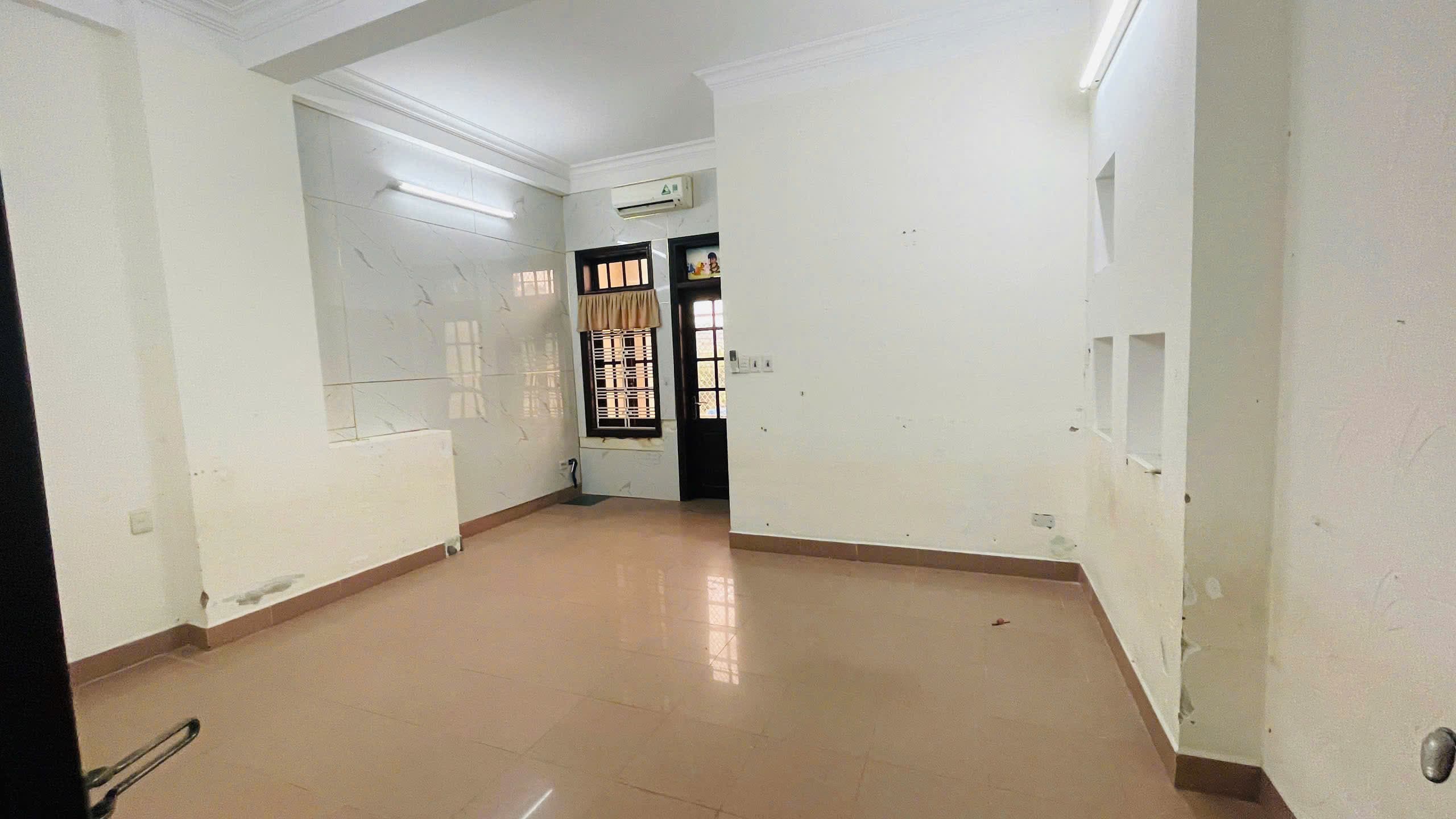 Nhà nguyên căn mặt tiền đường 3 tháng 2, diện tích 125m2, phù hợp làm văn phòng hoặc trung tâm giáo dục - Ảnh 6