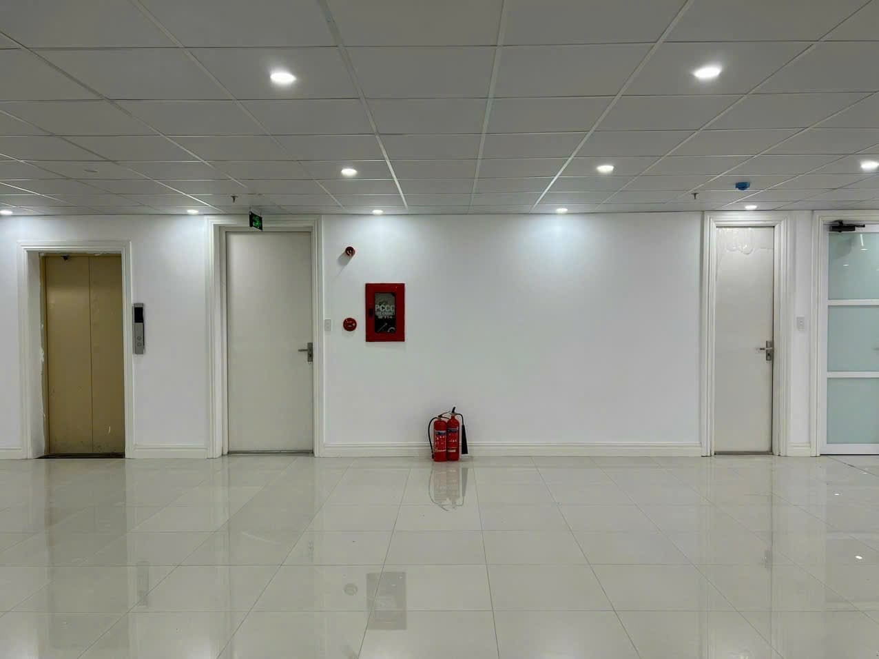 VĂN PHÒNG DIỆN TÍCH TRÊN 600M2 TẠI TÒA NHÀ ĐƯỜNG NÚI THÀNH  - Ảnh 4