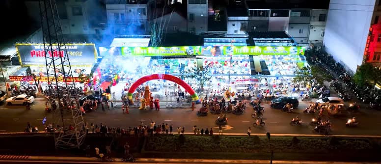 Mặt bằng kinh doanh 1000m2 tại Hoàng Thị Loan, có máy che và bếp, hợp đồng thuê dài hạn