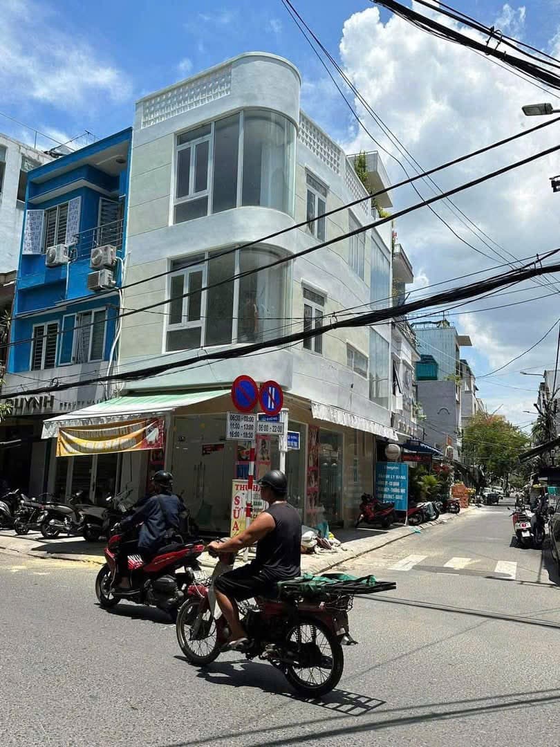 Nhà nguyên căn hai mặt tiền đường Nguyễn Hoàng, diện tích 100m², phù hợp kinh doanh và ở