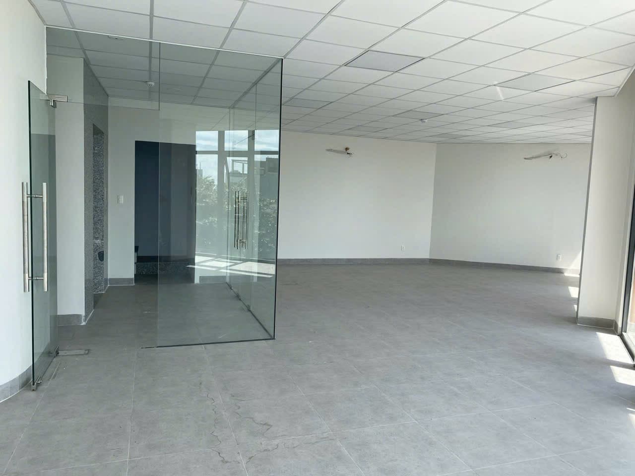 Văn phòng Lê Đình Lý 130m2 mặt tiền rộng 20m trung tâm thành phố, phù hợp làm công ty - Ảnh 3