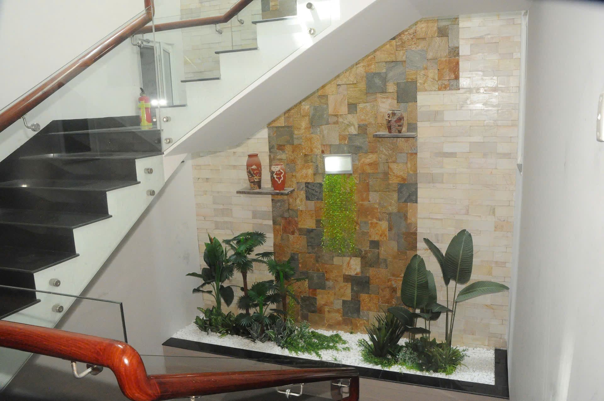 Nhà 3 tầng ngã tư Dương Đình Nghệ và Lê Văn Quý, diện tích 200m², phù hợp kinh doanh cà phê và làm văn phòng - Ảnh 2