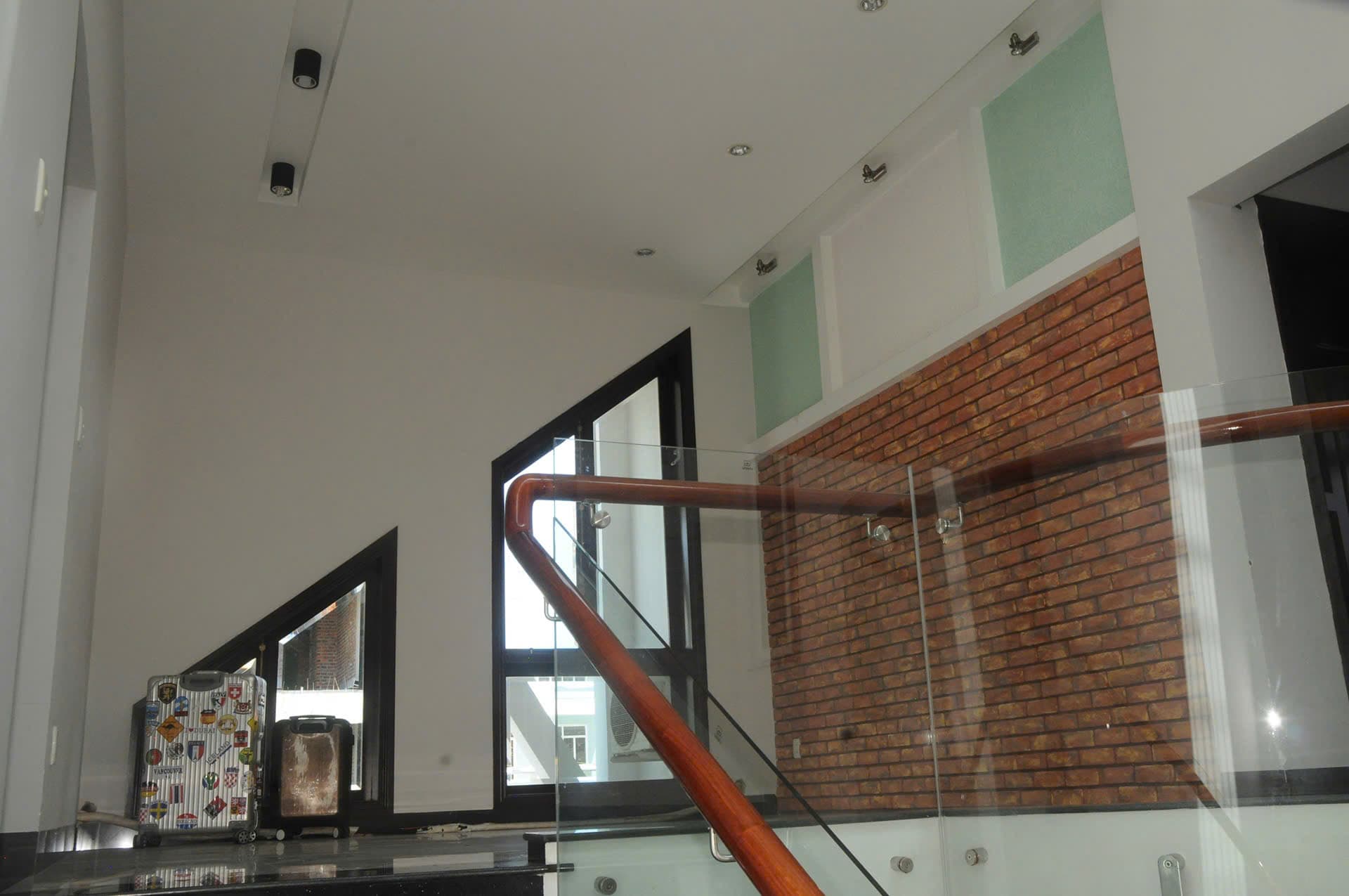 Nhà 3 tầng ngã tư Dương Đình Nghệ và Lê Văn Quý, diện tích 200m², phù hợp kinh doanh cà phê và làm văn phòng - Ảnh 5