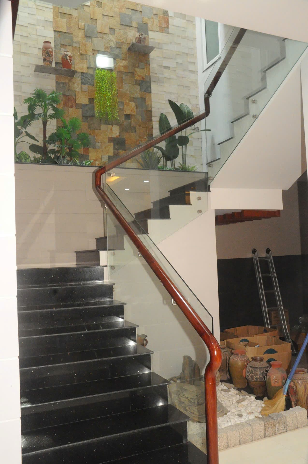 Nhà 3 tầng ngã tư Dương Đình Nghệ và Lê Văn Quý, diện tích 200m², phù hợp kinh doanh cà phê và làm văn phòng - Ảnh 10