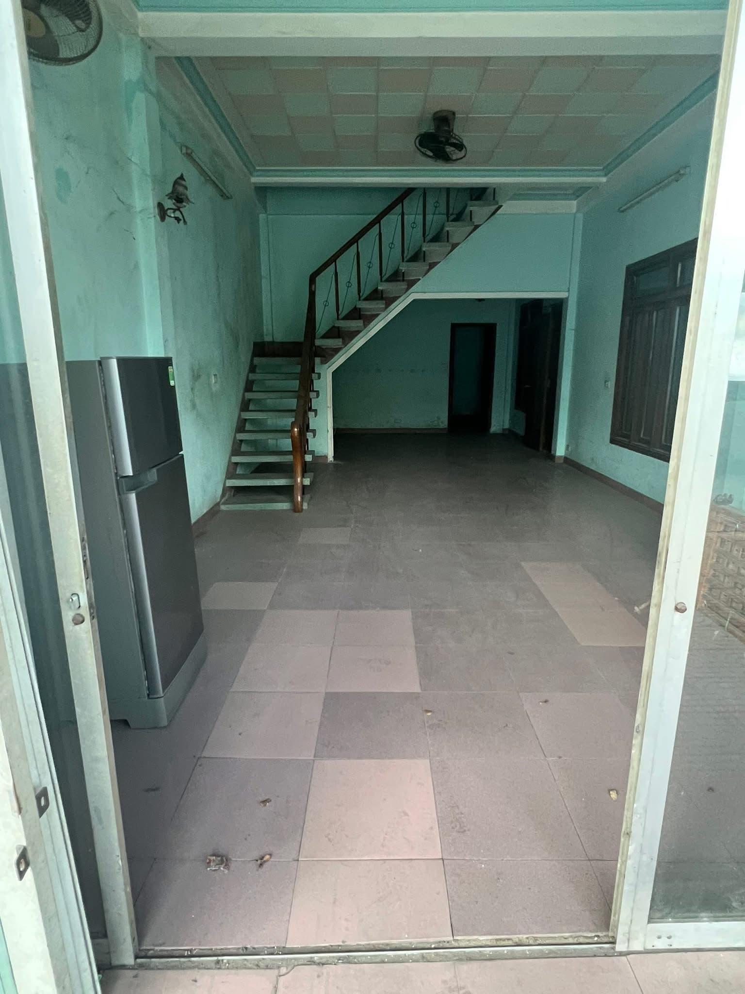 Nhà nguyên căn 3 tầng diện tích rộng, có thể cải tạo, phù hợp làm văn phòng hoặc kinh doanh - Ảnh 3