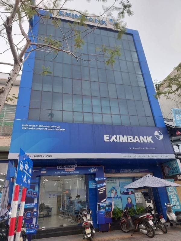 Nhà 4 tầng diện tích 210m² phù hợp cho ngân hàng và showroom - Ảnh 1