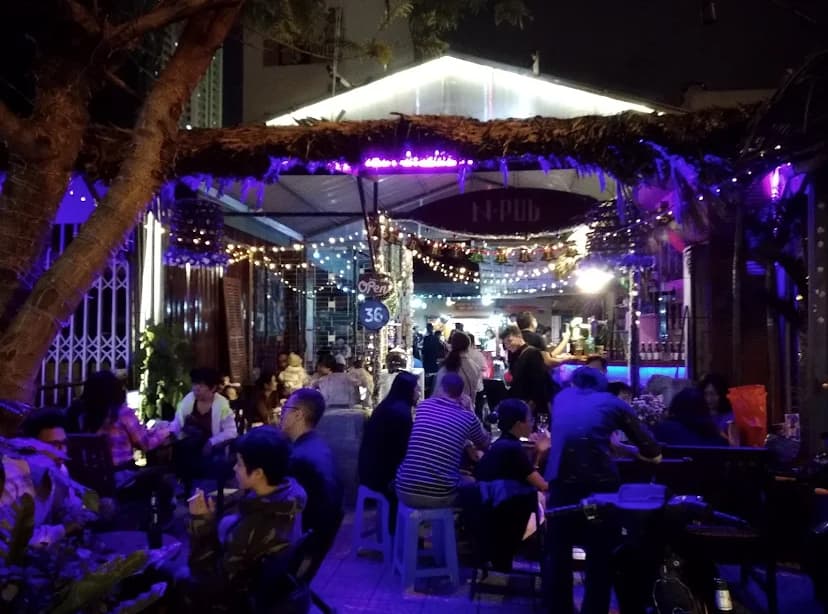 Nhà nguyên căn 3 tầng diện tích 60m2, tầng trệt trống suốt, phù hợp kinh doanh - Ảnh 1