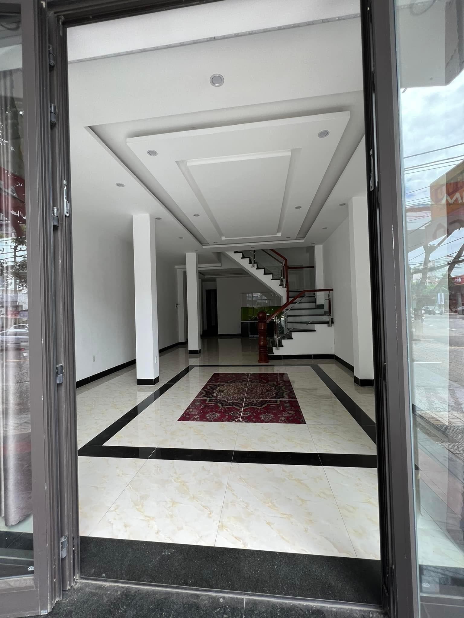 Nhà nguyên căn 3 tầng tại Phan Đăng Lưu, diện tích 111m2. - Ảnh 3