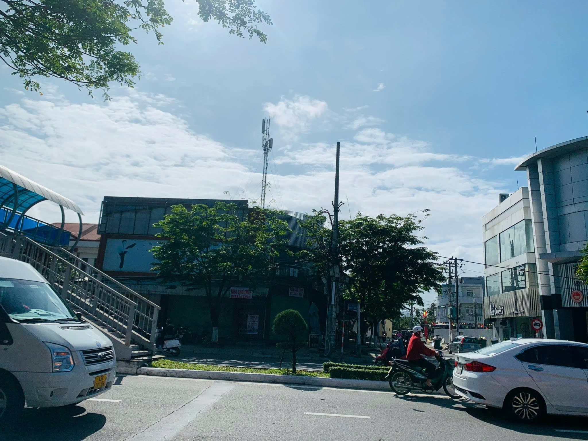 Mặt bằng kinh doanh lô góc 2 tầng gần Nguyễn Tri Phương - Lê Duy Đình, diện tích gần 400m2 - Ảnh 1