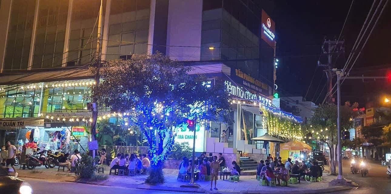 Văn phòng tầng 4 góc tòa nhà tại Phan Đăng Lưu, diện tích 35-110m2, trống suốt - Ảnh 1