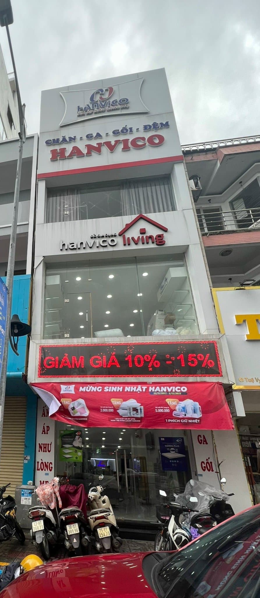 Nhà nguyên căn 4 tầng nở hậu diện tích 4.5x19m tại Lê Duẩn, trống suốt - Ảnh 1