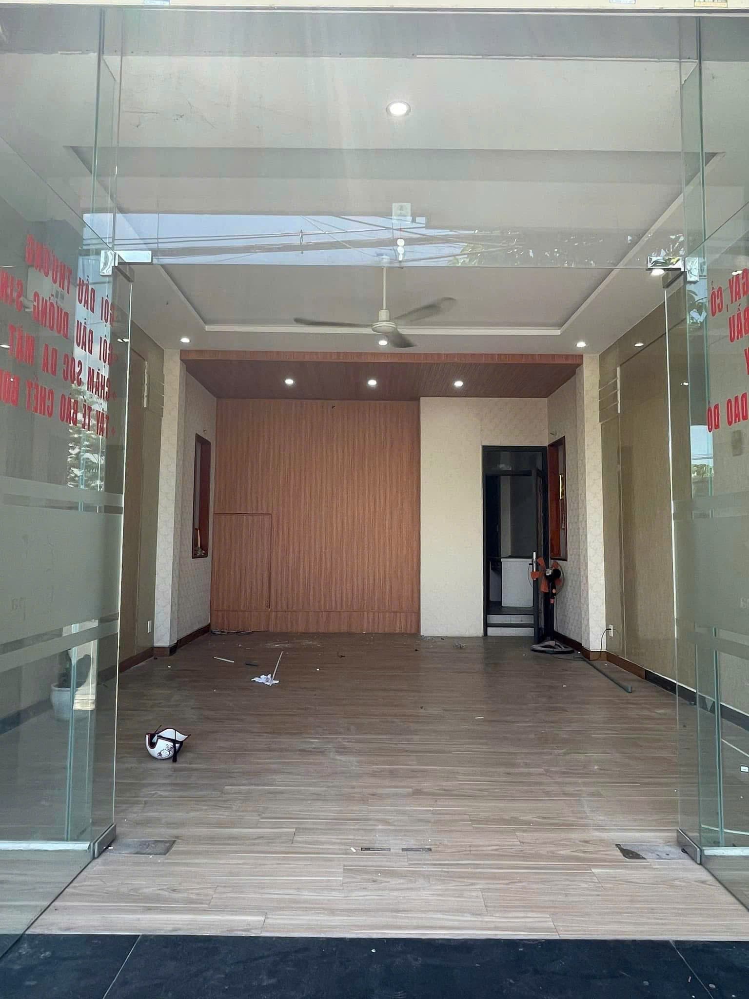 Nhà 3 tầng mặt đường 5,5m phù hợp mở văn phòng kinh doanh tại Lê Duy Đình - Ảnh 1