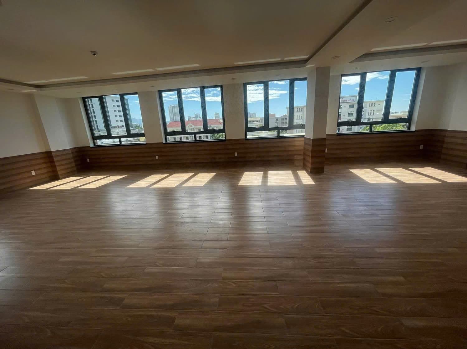 Văn phòng cho thuê tầng 4 và 5 toà nhà 10 tầng tại Ngũ Hành Sơn, diện tích mỗi tầng 220m2 - Ảnh 2