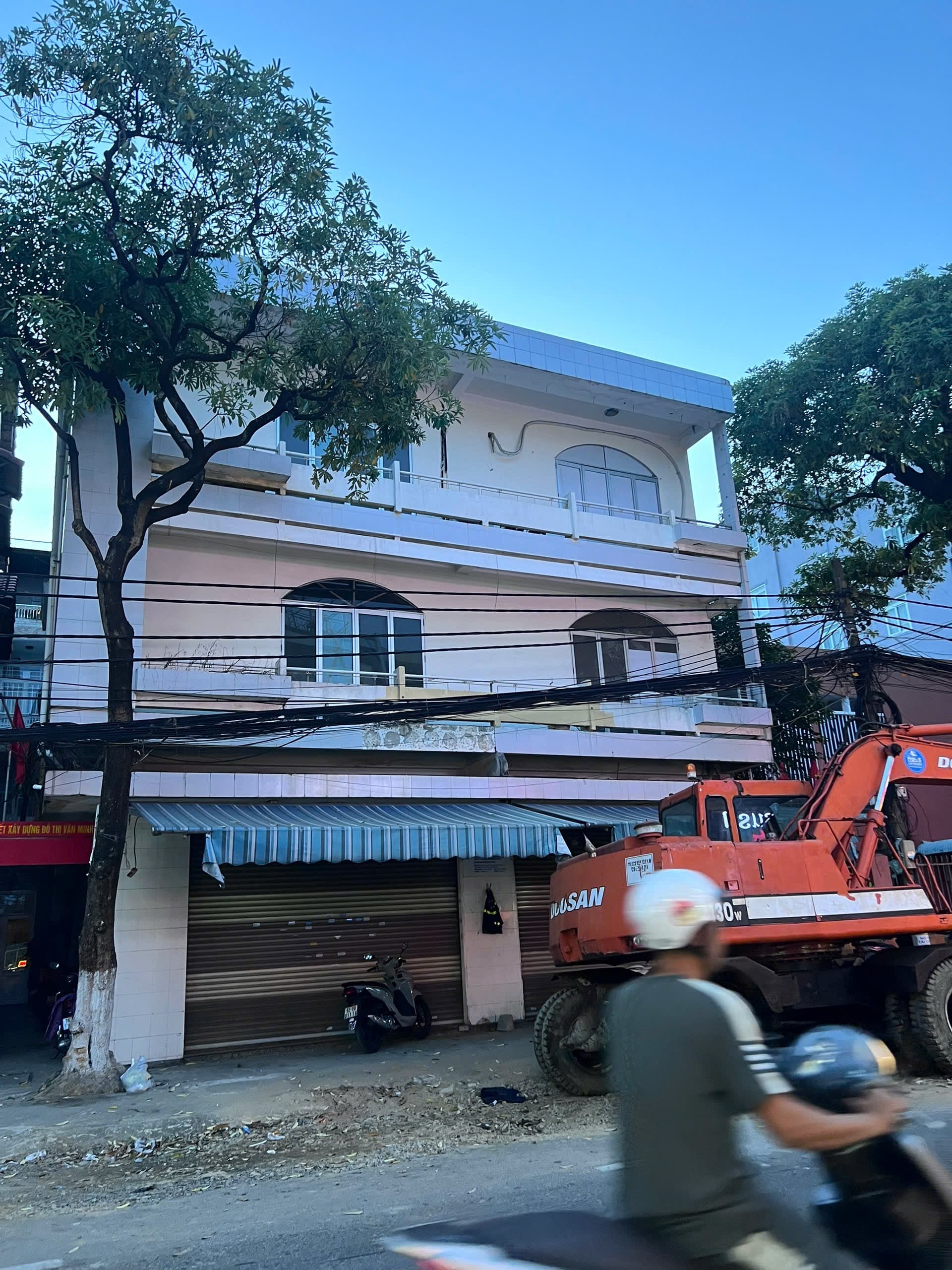 CHO THUÊ NHÀ 4 TẦNG – MẶT TIỀN 5,5M HOÀNG DIỆU - Ảnh 1