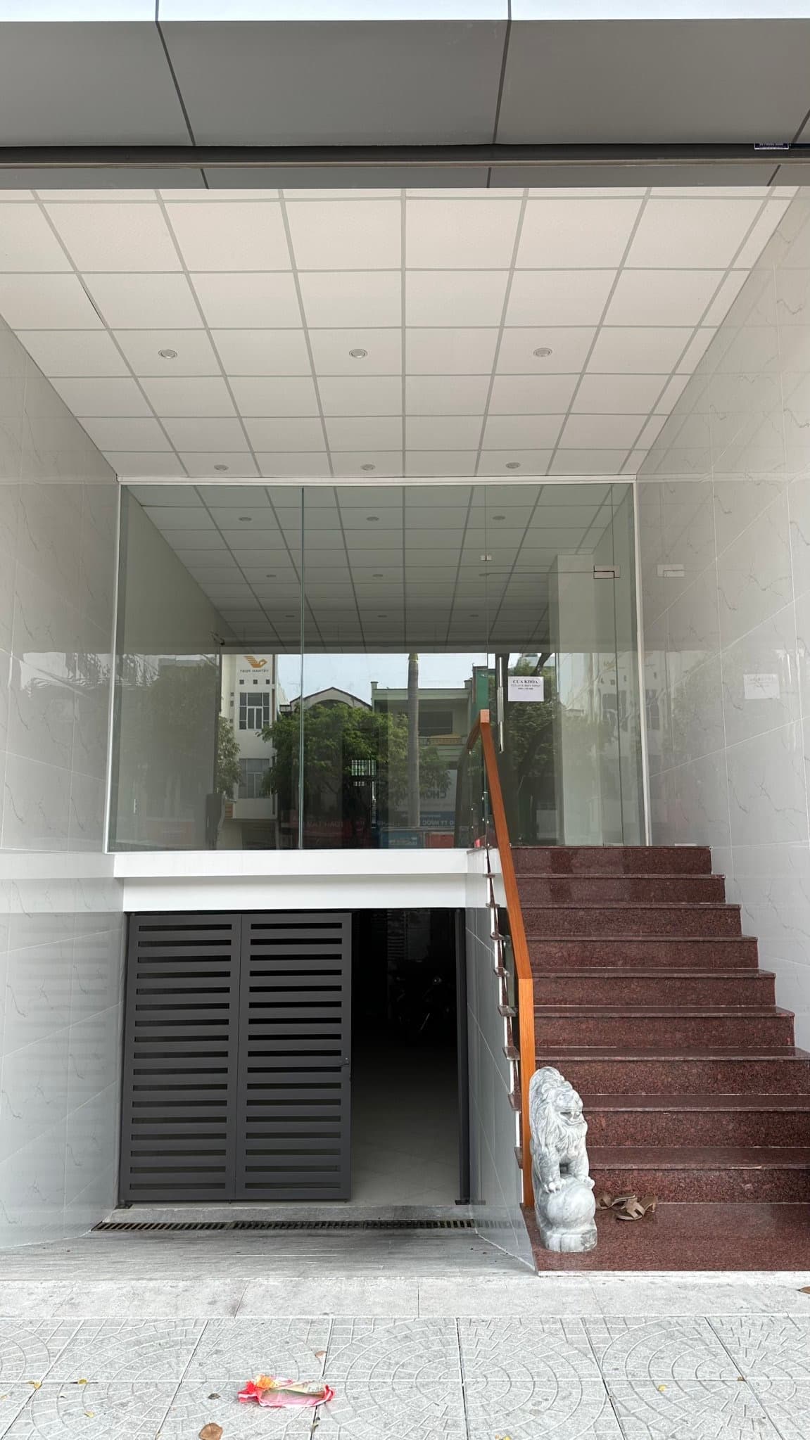 Mặt bằng 2 tầng có thang máy, diện tích 5x23m, phù hợp văn phòng hoặc kinh doanh - Ảnh 1