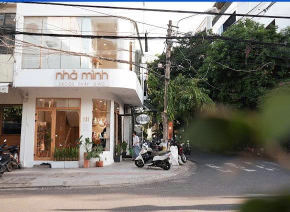 Nhà nguyên căn 3 tầng 2mt đường Lê Đình Dương - Ảnh 1