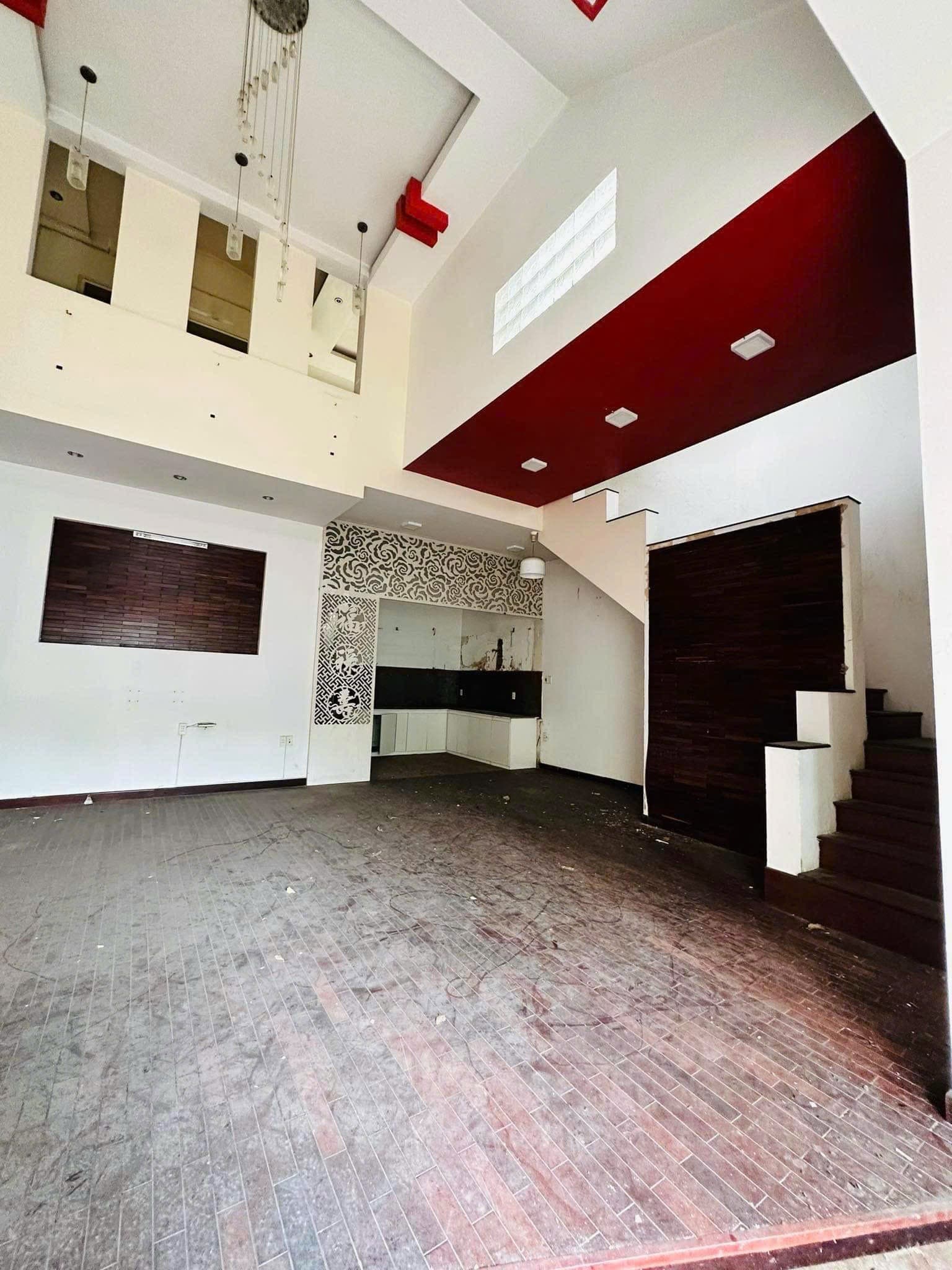 Nhà sân vườn 2 tầng đường Phan Đăng Lưu, diện tích 187.5m², phù hợp kinh doanh - Ảnh 4