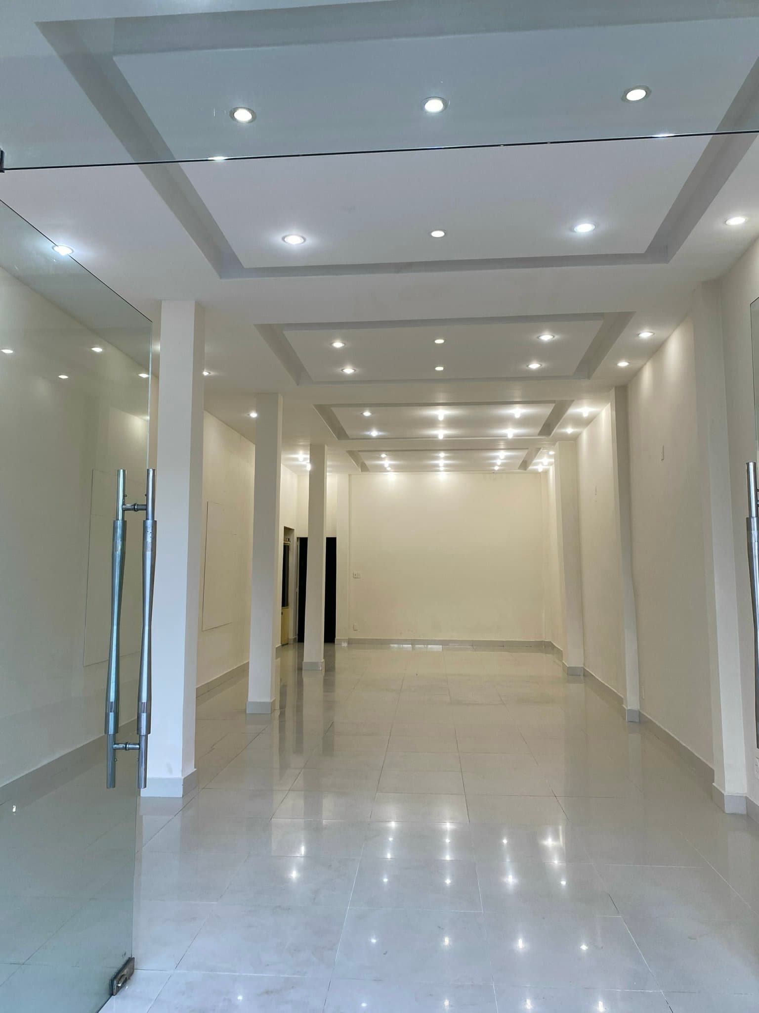 Mặt bằng kinh doanh 3 tầng đường Điện Biên Phủ, diện tích 5,5x100m, phù hợp kinh doanh - Ảnh 3