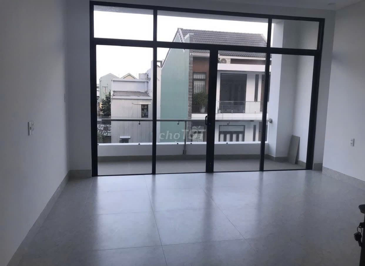 Nhà shophouse 5 tầng có thang máy tại Nguyễn Sinh Sắc, diện tích 160m2, phù hợp kinh doanh và làm văn phòng - Ảnh 1