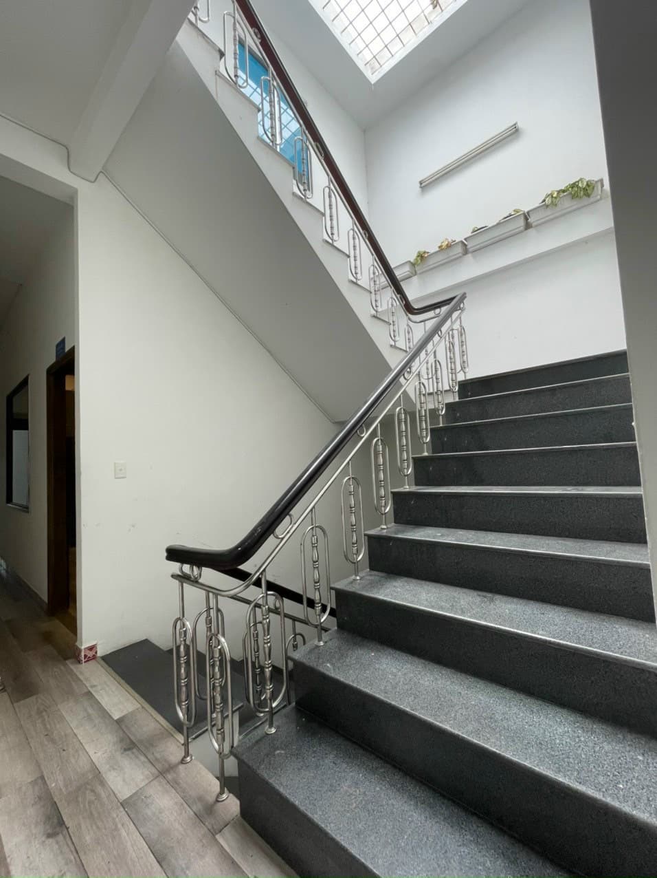 Nhà nguyên căn 4 tầng đường 2 tháng 9, gần Phước Đăng Lợi, diện tích 125m² - Ảnh 6