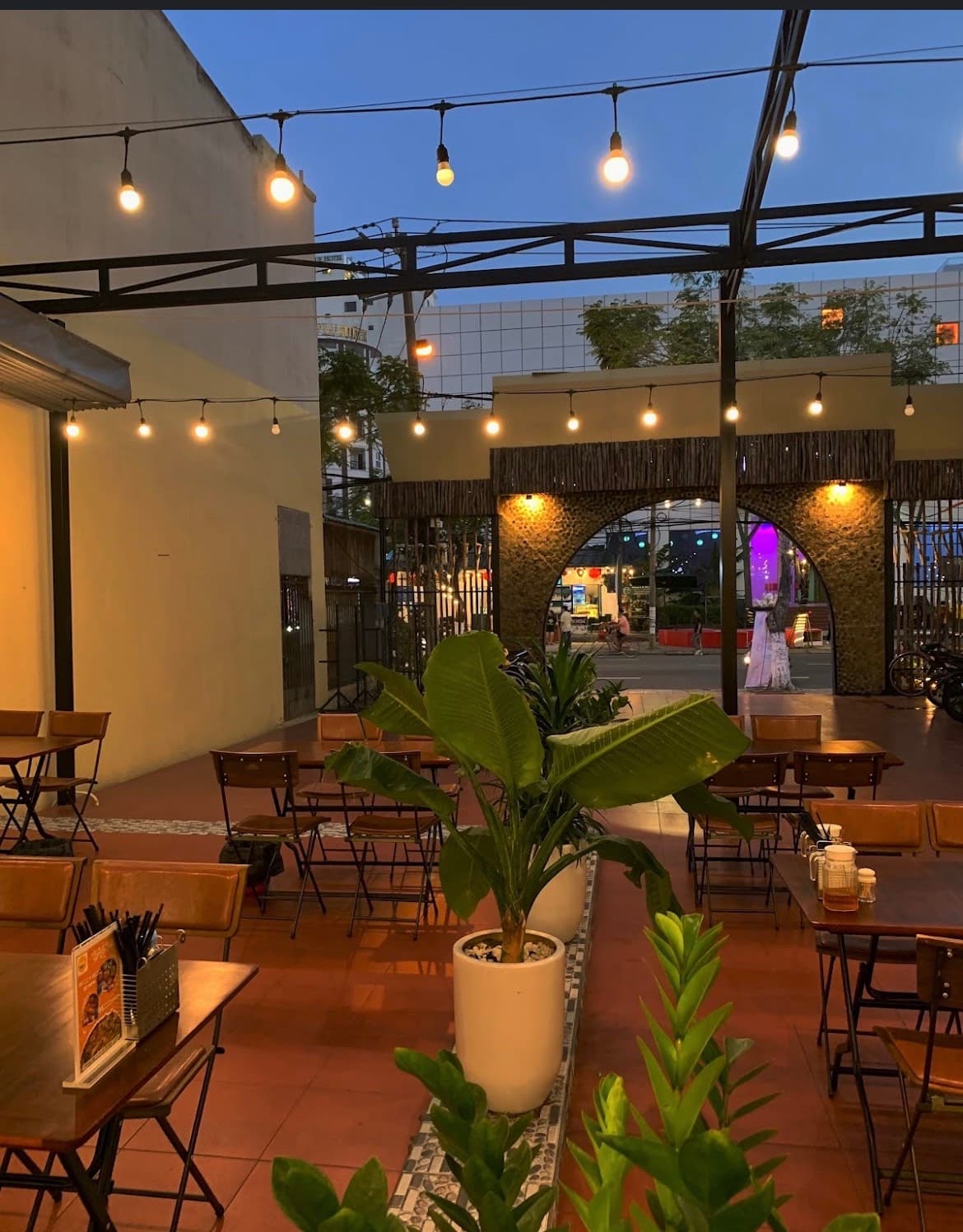 Mặt bằng kinh doanh rộng 560m2 tại Nguyễn Văn Thoại, Ngũ Hành Sơn - Ảnh 4