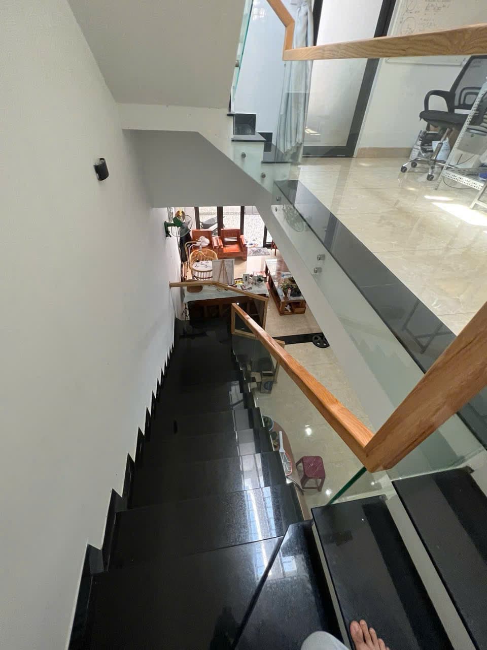 Nhà ở 2 tầng tại Hải Phòng, có sân để xe rộng 20m², phù hợp gia đình - Ảnh 4