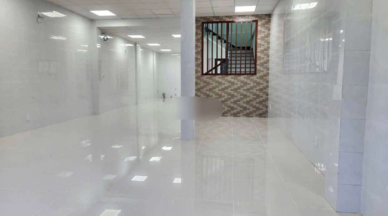 Nhà nguyên căn 2 tầng Hùng Vương, diện tích 128m², phù hợp kinh doanh - Ảnh 2