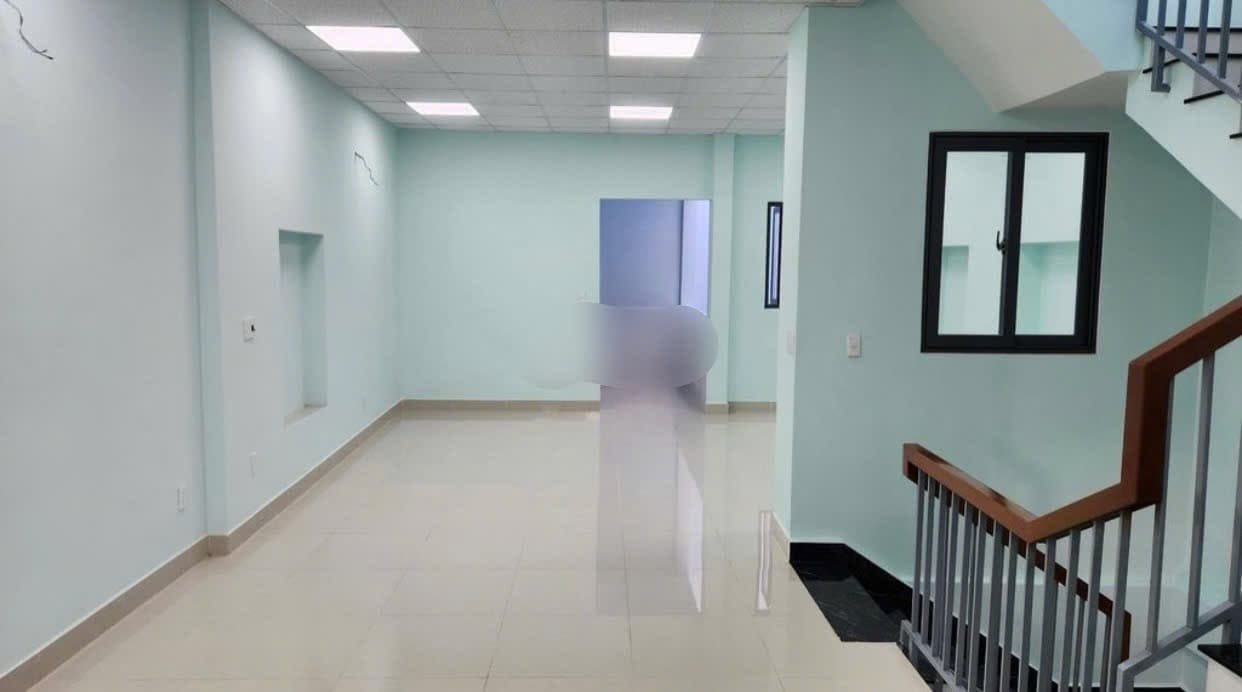 Nhà nguyên căn 2 tầng Hùng Vương, diện tích 128m², phù hợp kinh doanh - Ảnh 4