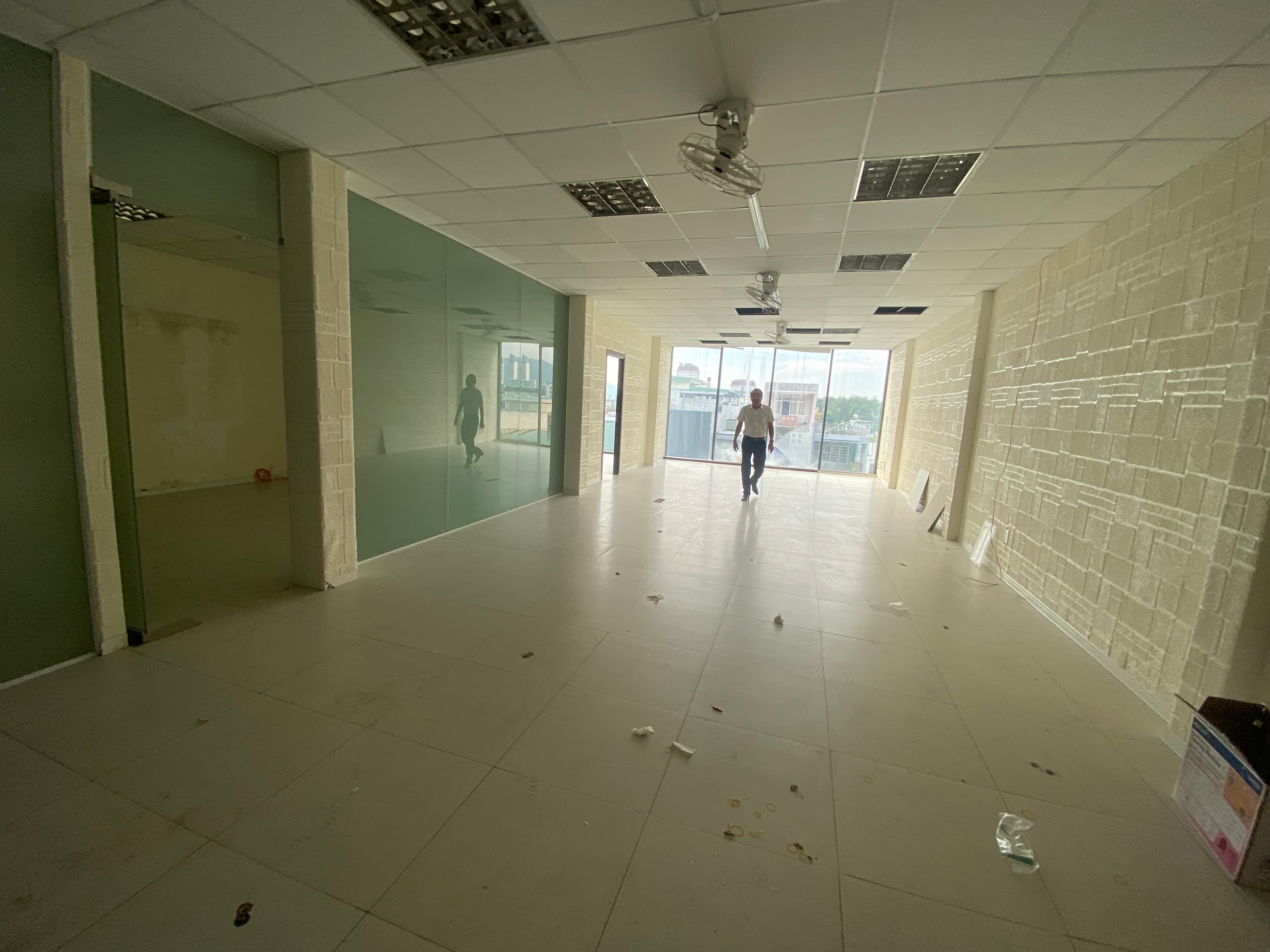 Mặt bằng kinh doanh 9x23m 5 tầng gần Nguyễn Văn Linh, phù hợp thuê dài hạn - Ảnh 2