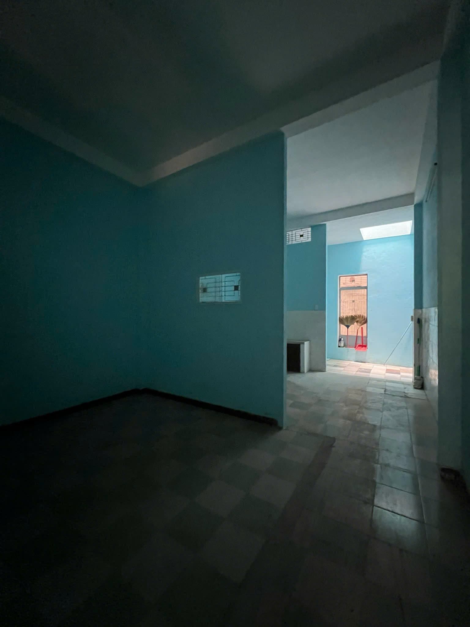 Mặt bằng kinh doanh hơn 80m2 tại Đặng Thai Mai, hợp đồng lâu dài - Ảnh 1